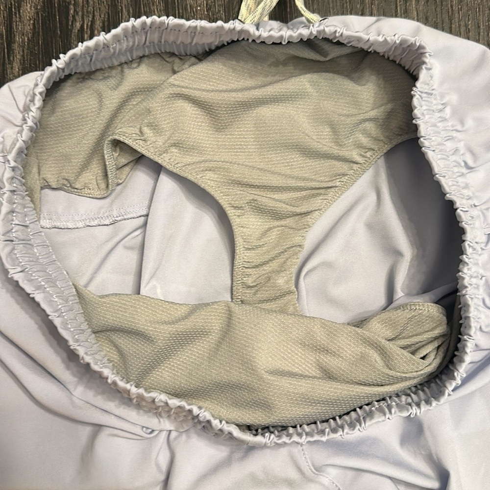 Vuori Women’s Clementine Short 2.0 4” Inseam in Periwinkle, Size Large - Picture 13 of 14